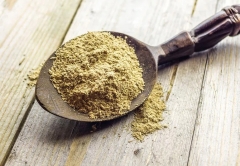 Kratom i kawa: Czym różnią się ich właściwości pobudzające?